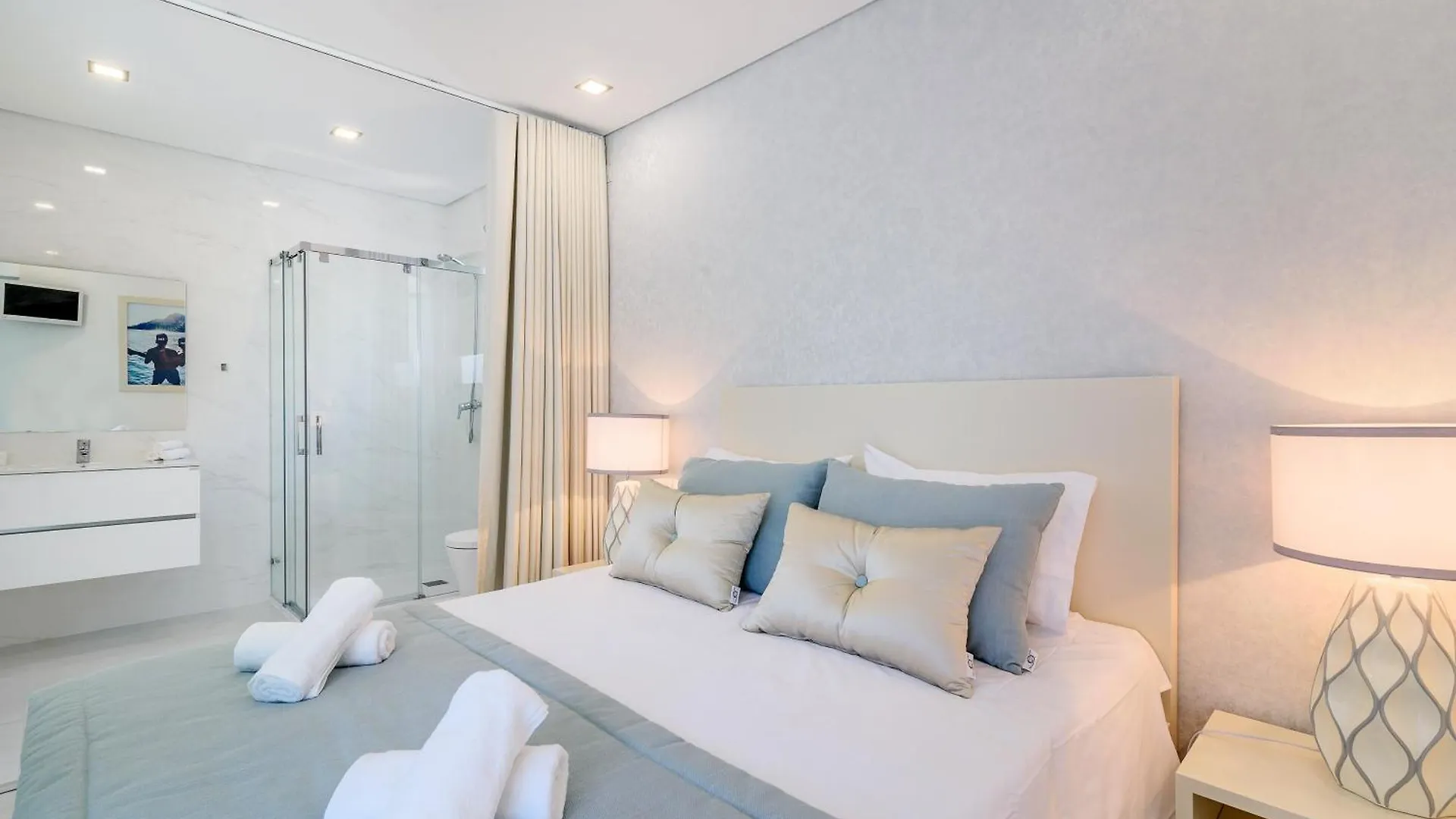 Whome Cozy Apartment With Balcony In Parede 0*,