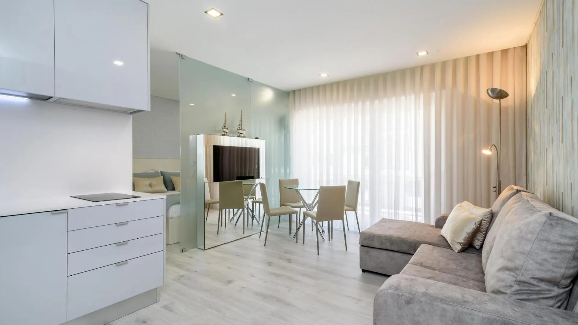 Whome Cozy Apartment With Balcony In Parede
